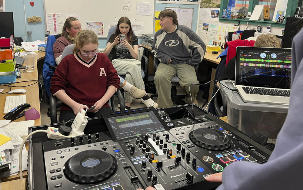New DJ Decks Strike the Right Note